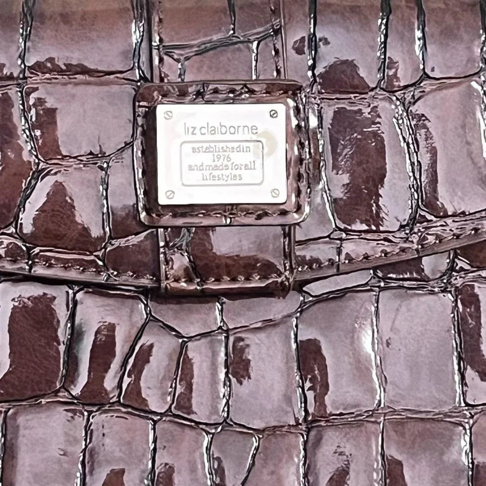 Liz Claiborne Brown Croc Embossed Patent Leather Wristlet Clutch‎ Purse Bag